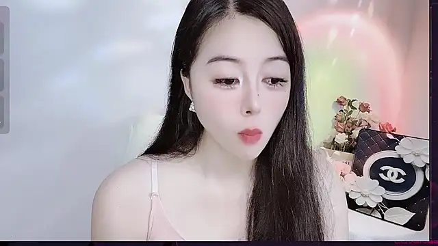 LiLiLily online show from September 29, 2025, 9:19 pm
