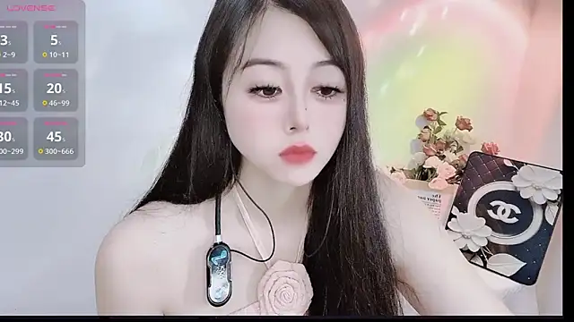 LiLiLily online show from October 14, 2025, 9:15 pm