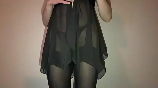 Lemonchella98 online show from April 15, 2026, 10:32 pm