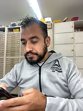 leonardohot1987 online show from April 7, 2026, 5:46 pm