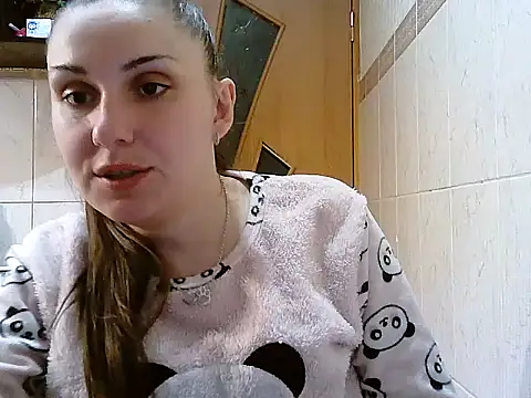 Yuliia30 online show from April 17, 2026, 8:01 pm