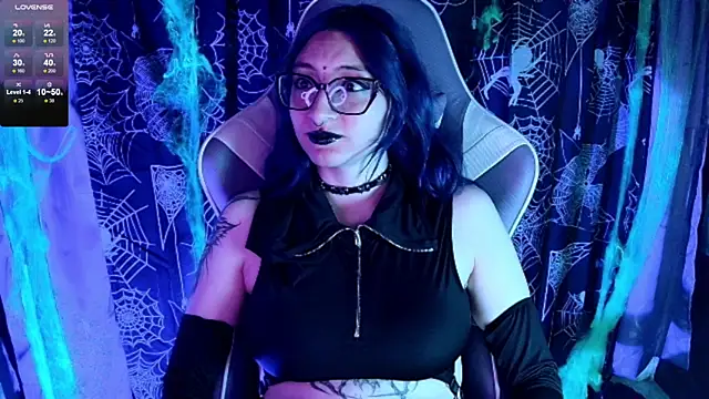 Kimlennox  online show from October 30, 2025, 1:23 pm