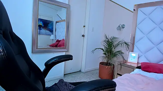 renatarussel online show from January 25, 2025, 3:51 am