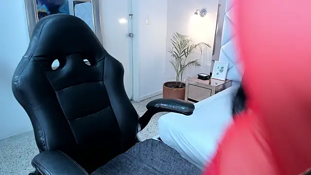 renatarussel online show from March 11, 2025, 5:35 pm