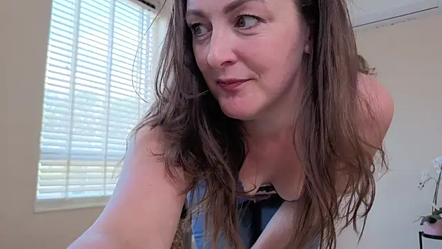 cumtomama online show from May 9, 2026, 11:59 am