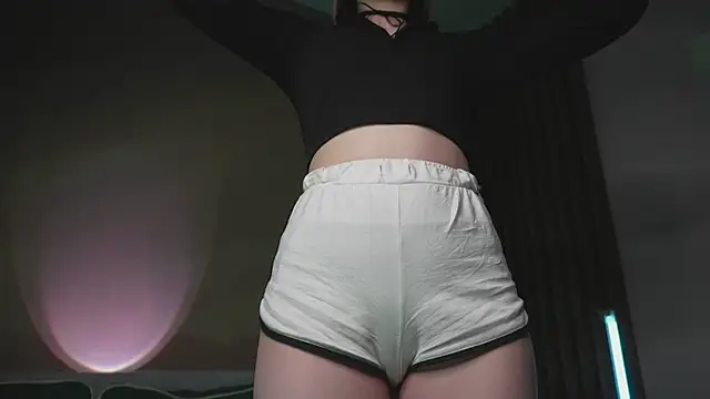 milasmiu online show from February 13, 2025, 6:05 pm