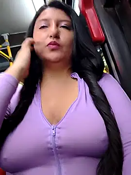 Snapshot of Melyy_Edii chatting on May 7, 2026, 11:43 pm Melyy Edii online show from May 7, 2026, 11:43 pm
