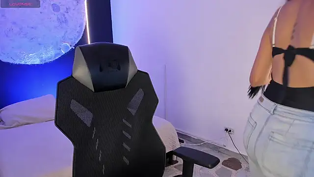 Snapshot of BellaaStorm chatting on November 4, 2025, 4:33 am BellaaStorm online show from November 4, 2025, 4:33 am