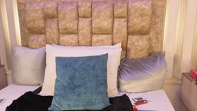 avis lara online show from November 21, 2025, 7:45 pm