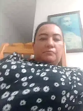 karolove2424 online show from October 17, 2025, 6:43 pm