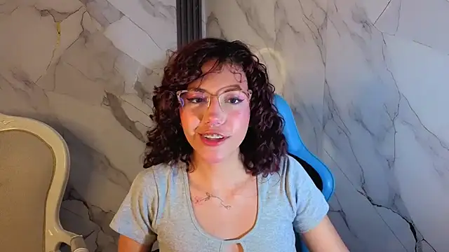 zoe ch  online show from June 4, 2026, 3:12 am