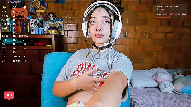 Annycolin  online show from October 17, 2025, 11:18 pm