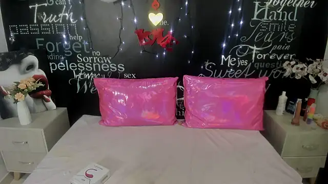 Snapshot of HornyRouse_ chatting on March 18, 2025, 10:57 am HornyRouse online show from March 18, 2025, 10:57 am