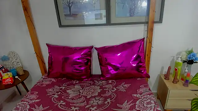 Snapshot of HornyRouse_ chatting on September 8, 2025, 5:45 pm HornyRouse online show from September 8, 2025, 5:45 pm