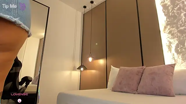 lilly ass  online show from November 13, 2025, 12:48 pm