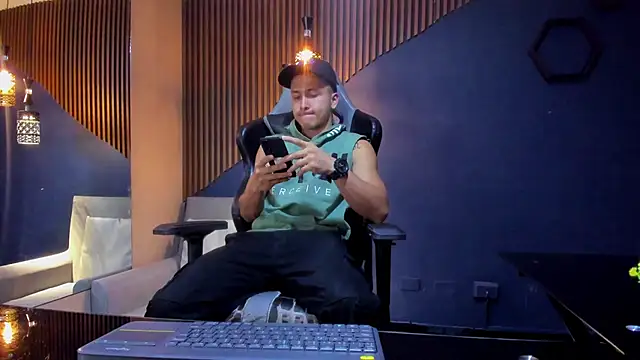 BrandonColee online show from March 19, 2025, 12:12 pm