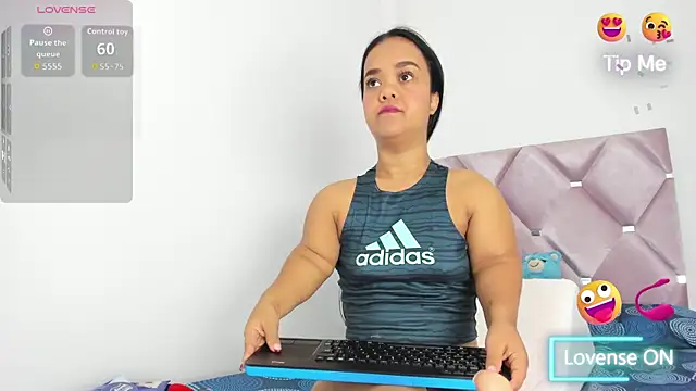 AnieRey online show from February 11, 2026, 9:42 pm