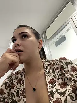 Aitana Hilton  online show from September 13, 2025, 3:23 pm