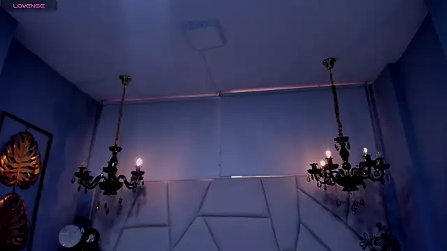 Aitana Hilton  online show from December 18, 2025, 1:17 pm