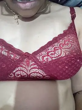 nikkibenza online show from February 26, 2025, 12:25 pm