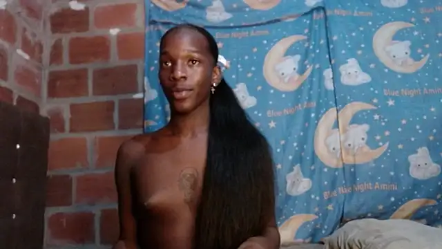 Snapshot of LariCroft12 chatting on January 12, 2025, 9:30 am LariCroft12 online show from January 12, 2025, 9:30 am