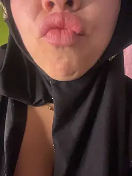 zahra Jalid online show from April 5, 2026, 1:47 am