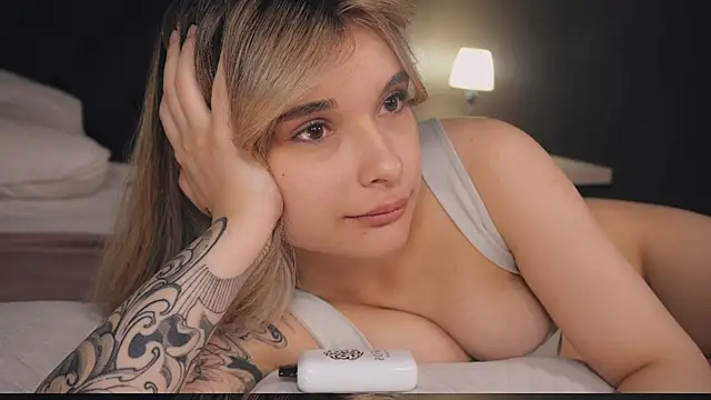 Snapshot of Bella_Alita chatting on March 15, 2025, 8:37 am Bella Alita online show from March 15, 2025, 8:37 am
