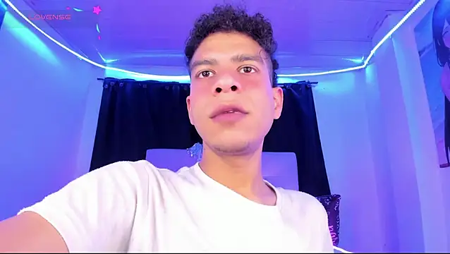 Snapshot of Ethan_Boyy chatting on May 29, 2026, 7:56 pm Ethan Boyy online show from May 29, 2026, 7:56 pm
