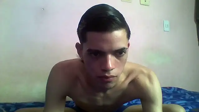 Latinos 2001 online show from April 1, 2026, 8:39 pm