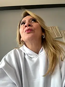 Snapshot of AtheneaRusell chatting on September 28, 2025, 5:40 pm AtheneaRusell online show from September 28, 2025, 5:40 pm