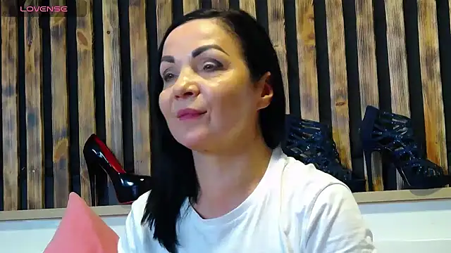 Tory Lovi online show from December 2, 2025, 1:05 pm