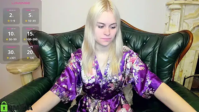 Snapshot of HillEva chatting on October 9, 2025, 7:45 pm HillEva online show from October 9, 2025, 7:45 pm