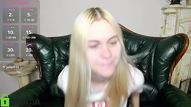 Snapshot of HillEva chatting on November 12, 2025, 8:37 am HillEva online show from November 12, 2025, 8:37 am