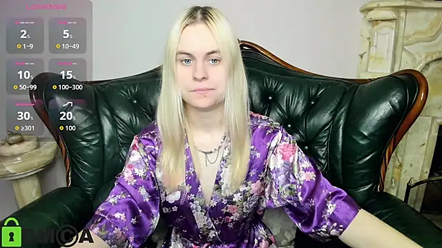 Snapshot of HillEva chatting on November 27, 2025, 8:27 am HillEva online show from November 27, 2025, 8:27 am