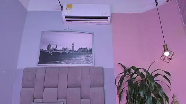 janna lopez  online show from October 22, 2025, 11:32 am