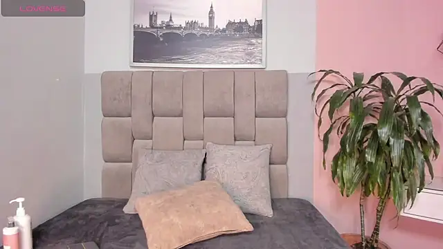 janna lopez  online show from November 16, 2025, 11:05 am