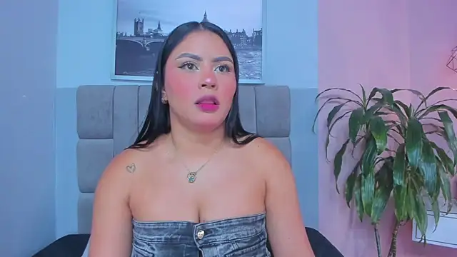 Snapshot of janna_lopez_ chatting on December 18, 2025, 11:27 am janna lopez online show from December 18, 2025, 11:27 am