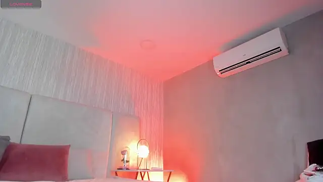 Stefanyduque1 online show from January 17, 2025, 4:47 pm