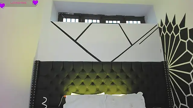 EthaanCox online show from September 21, 2025, 8:32 pm