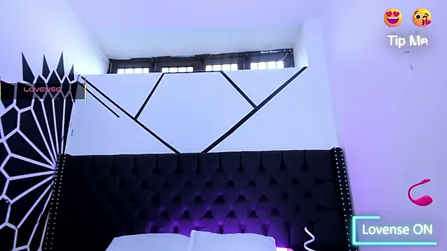 EthaanCox online show from October 17, 2025, 9:17 pm