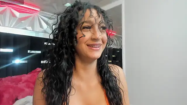 Shelley-Hack online show from February 22, 2025, 1:13 pm