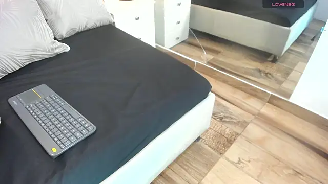 Snapshot of raquell_moore chatting on October 24, 2025, 11:39 am raquell moore online show from October 24, 2025, 11:39 am