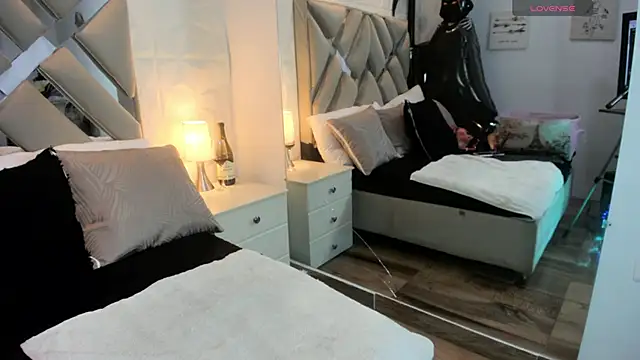 Snapshot of raquell_moore chatting on October 27, 2025, 11:47 am raquell moore online show from October 27, 2025, 11:47 am