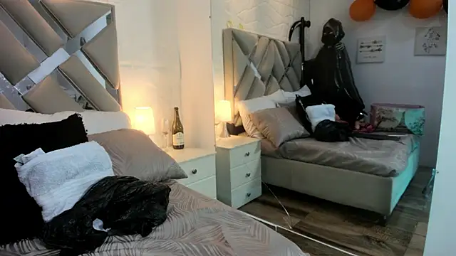 Snapshot of raquell_moore chatting on October 29, 2025, 11:56 am raquell moore online show from October 29, 2025, 11:56 am