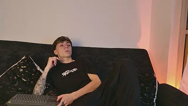 ethan and ava online show from February 5, 2026, 2:27 am