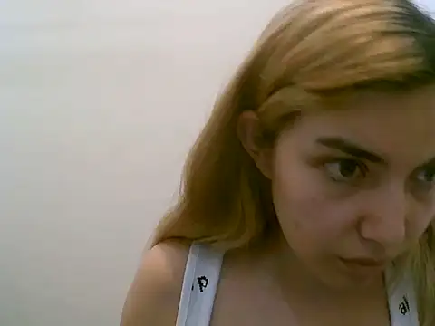 VittoriaTaylor online show from September 20, 2025, 8:43 pm