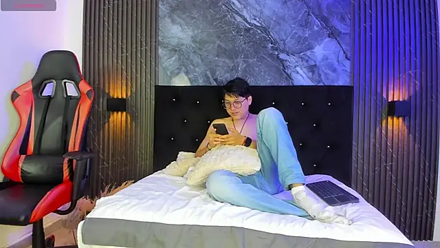 vanilla hot online show from March 11, 2025, 1:12 pm