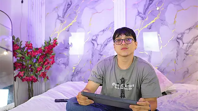 vanilla hot online show from October 5, 2025, 7:34 pm