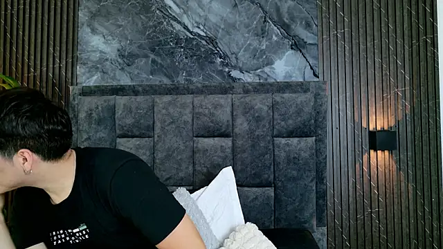 vanilla hot online show from November 18, 2025, 7:07 pm