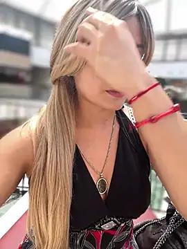 monicavictoria1301 online show from May 27, 2026, 1:41 pm